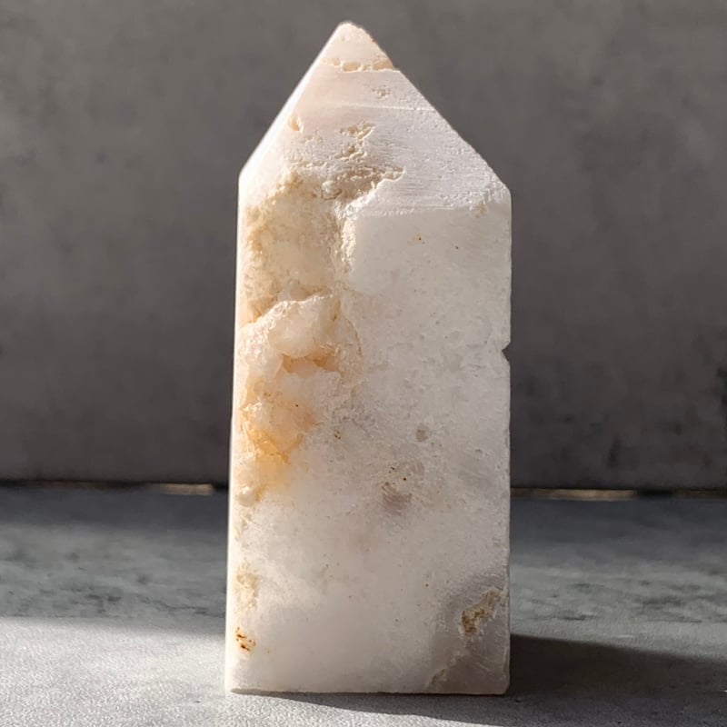 105.ドゥルージー入りホワイトアゲート タワー【天然石・鉱物