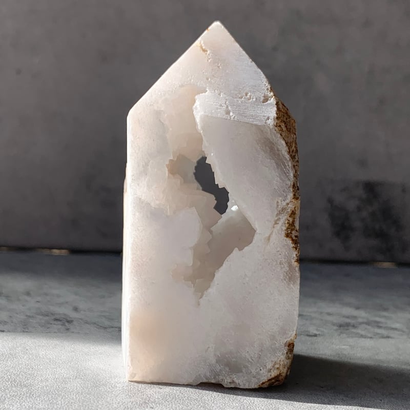 105.ドゥルージー入りホワイトアゲート タワー【天然石・鉱物