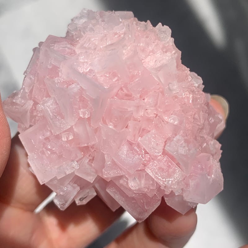 天然石　ピンク　パワーストーン Amazon.co.jp: 天然ピンク水晶砂利 ローズクォーツ 天然石・鉱物オーブ
