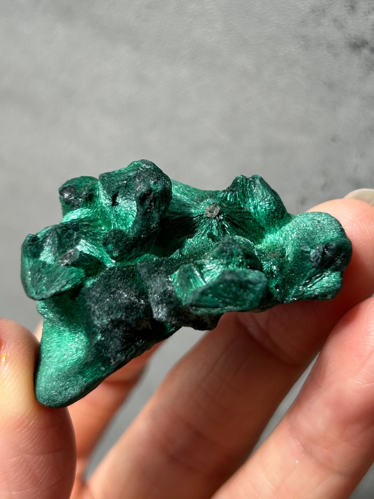 ベルベット　マラカイト　ラオス産　鉱物標本 マラカイト 原石 鉱物 標本 繊維状結晶 ベルベット 孔雀石【希少
