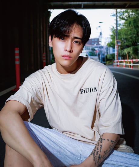PiUDA "Logo" T-Shirt（ベージュ）