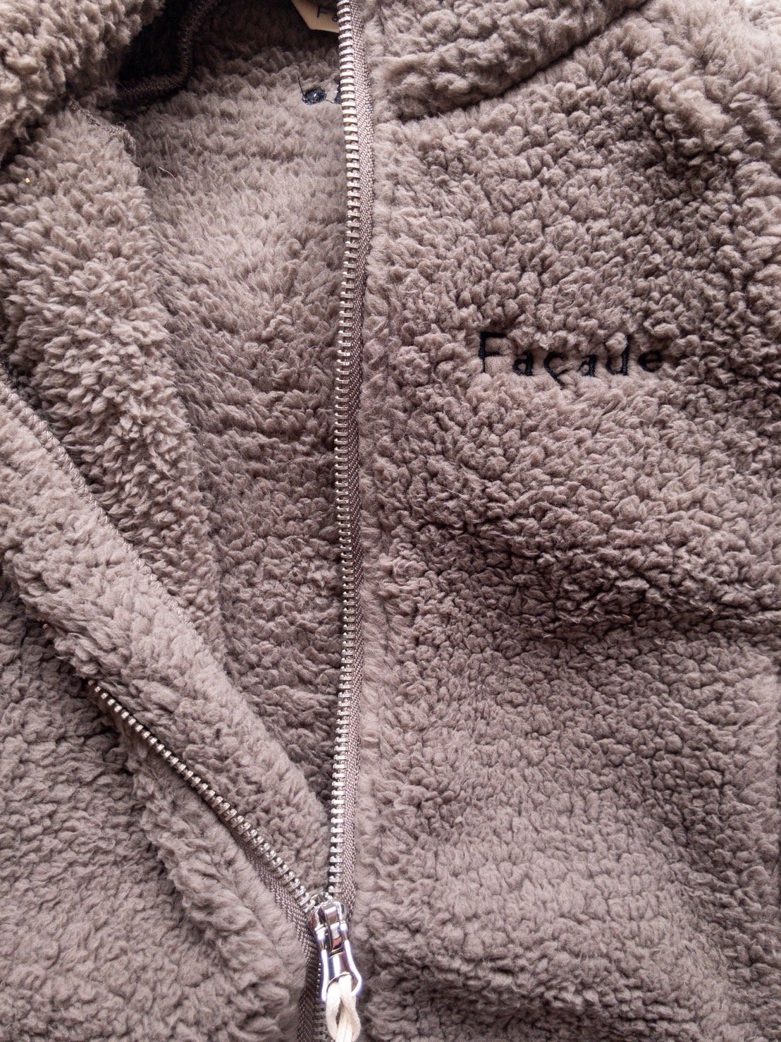 Façade - teddy zip sweater - stone | sounote