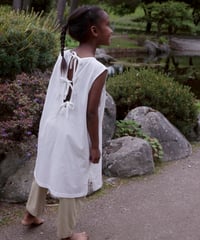 Façade -  no-sleeve dress