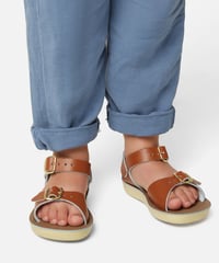 Salt Water - sunsan surfer - tan