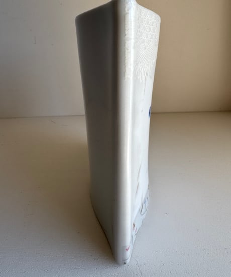 Flower Vase/White Cat