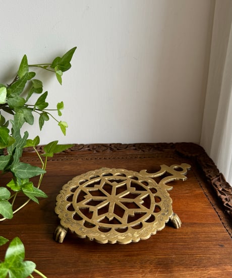 Trivet/India
