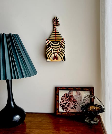 Wooden Holder/Cat