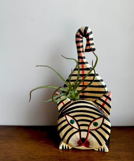 Wooden Holder/Cat