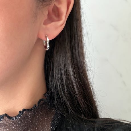 Catchless 3stone hoop  pierce / stainless