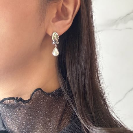 Twist pearl drop pierce / silver925
