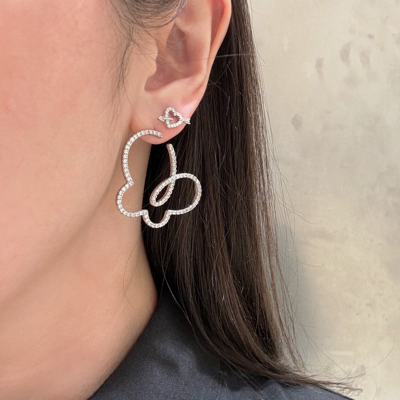 Christian Dior ディオール ビー イニシャル 片耳 ピアス A 【公式通販】