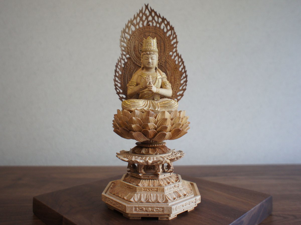 総白檀 ⁂ ライ 仏像 古美術 大日如来 精密 総白檀 ⁂ ライ 仏像 古美術 大日如来 精密