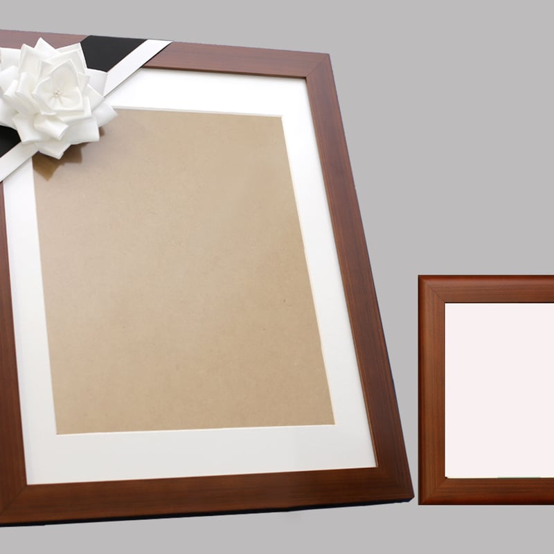 遺影額「四切・ハガキセット」（額ブラウン・リボンブラック） | 遺影