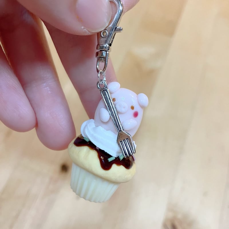 Uggoly's カップケーキ　キーホルダー　チャーム どうぶつカップケーキチャーム[ブタ] | mocarabby