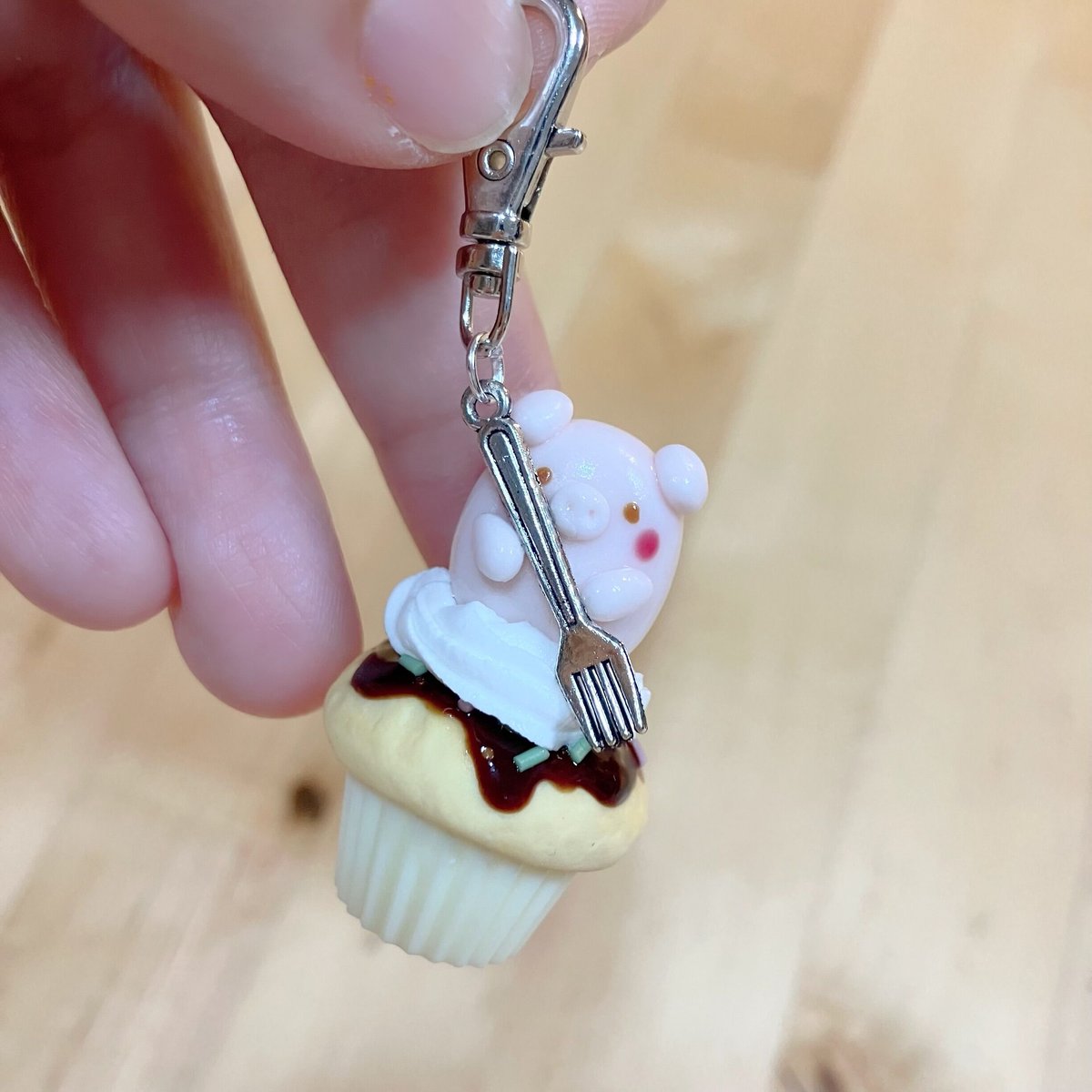Uggoly's カップケーキ　キーホルダー　チャーム どうぶつカップケーキチャーム[ブタ] | mocarabby