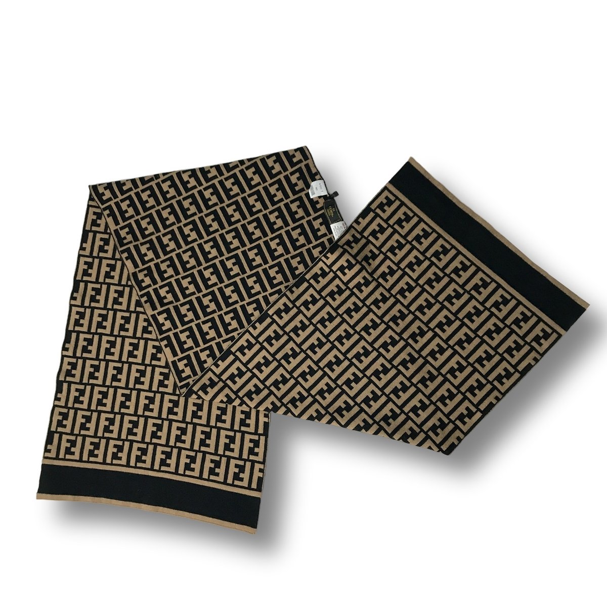 厳選商品】 FENDI フェンディ ズッカ柄 マフラー メリノウール100 厳選商品】 FENDI フェンディ ズッカ柄 マフラー メリノウール100