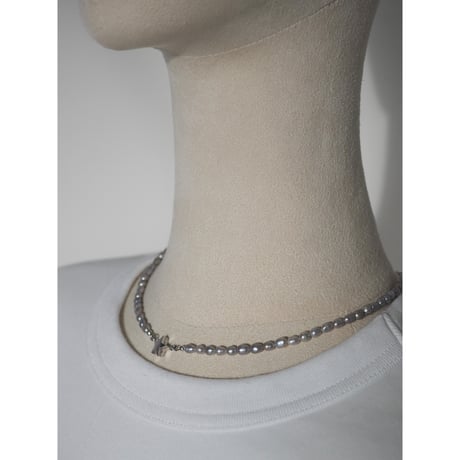 gray pearl necklace (silver/gold)