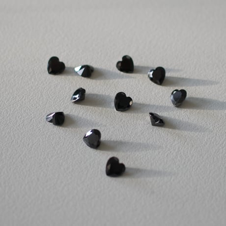 heart pierce (black zirconia/garnet)