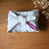 白リネンのパッチワークお弁当包み｜チェリーピンクとベージュ
