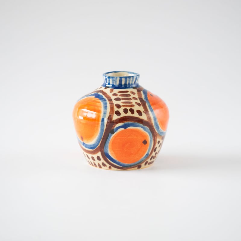 青とオレンジの花瓶 ブルーとオレンジは補色のため お互いの色がパキッと 引き立つような