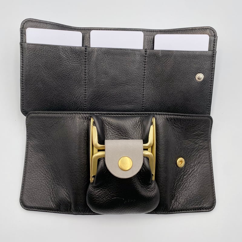 黒レザー三つ折り財布 ゴールド金具 ◇ 心惹かれるゴールド金具と2種のブラックレザーの三つ折りウォレット