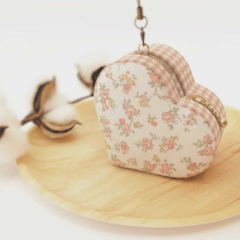 かなぷぅ様♡専用　ポーチ　ハンドメイド　オーダーページ ✱ふわハートファスナーポーチ✱ | lumiere douce