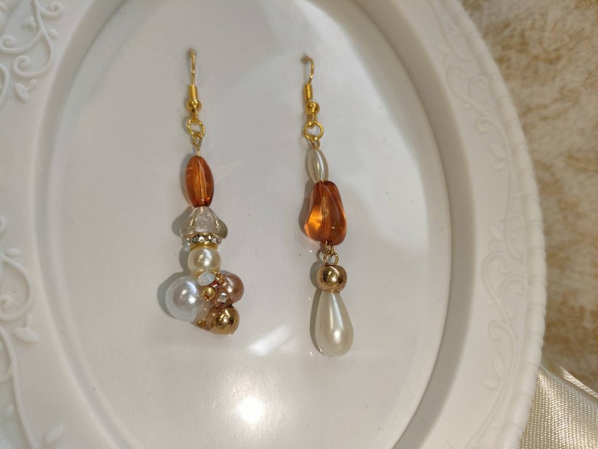 ハンドメイド】 オリジナルビーズピアス チェコビーズ ブラウンカラー