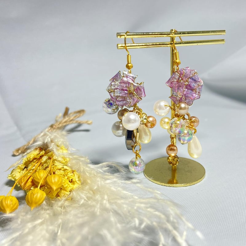 ハンドメイド】真珠ビーズピアス バラ(ディップフラワー) オーロラ