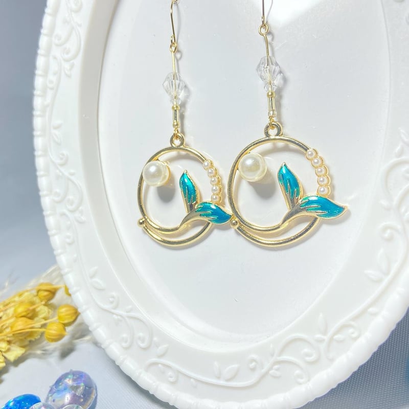 超大ぶりマーメイドのハンドメイドピアス 意気込ん 