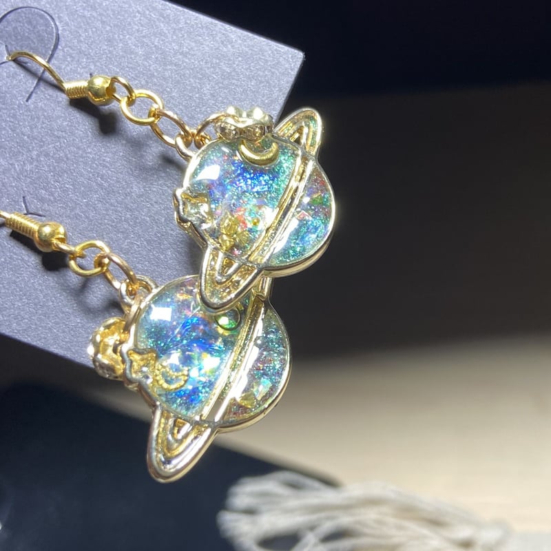 ハンドメイド】レジンピアス 宇宙・惑星 フックピアス | hs-Store