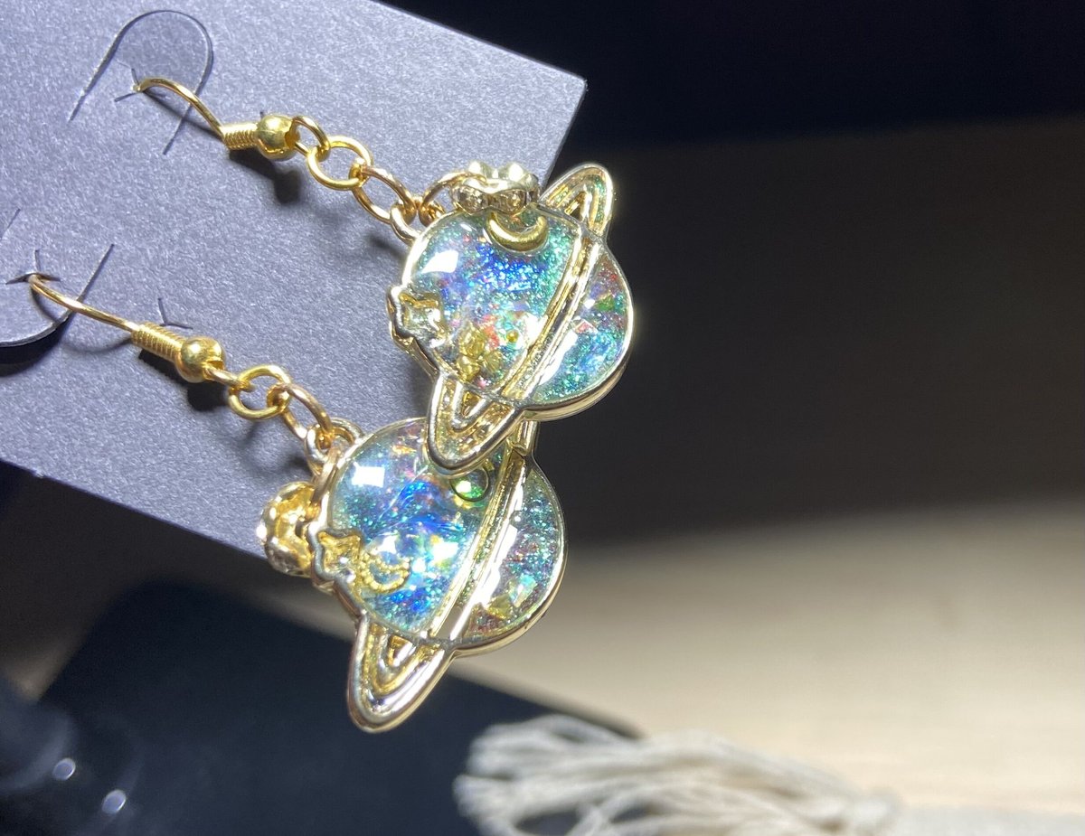 ハンドメイド】レジンピアス 宇宙・惑星 フックピアス | hs-Store