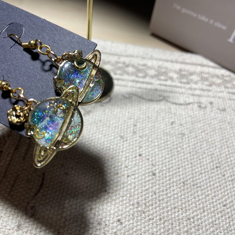 ハンドメイド】レジンピアス 宇宙・惑星 フックピアス | hs-Store