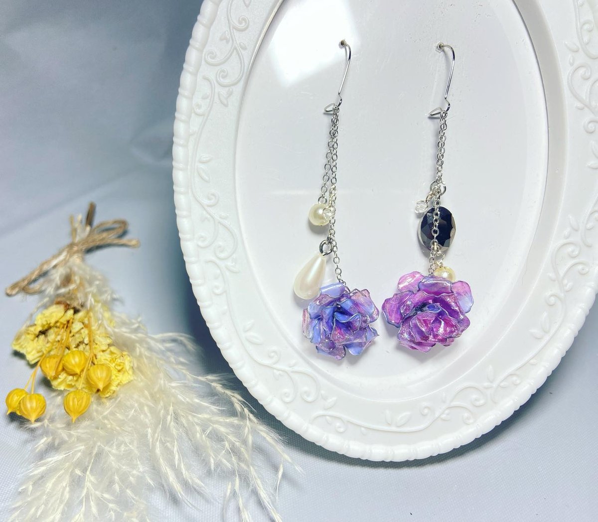 ハンドメイド】チェーンピアス チェコビーズ バラ(ディップフラワー