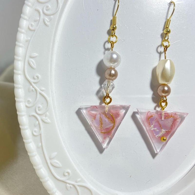 レジンピアス ピンク ビーズ シェル アシンメトリー【ハンドメイド