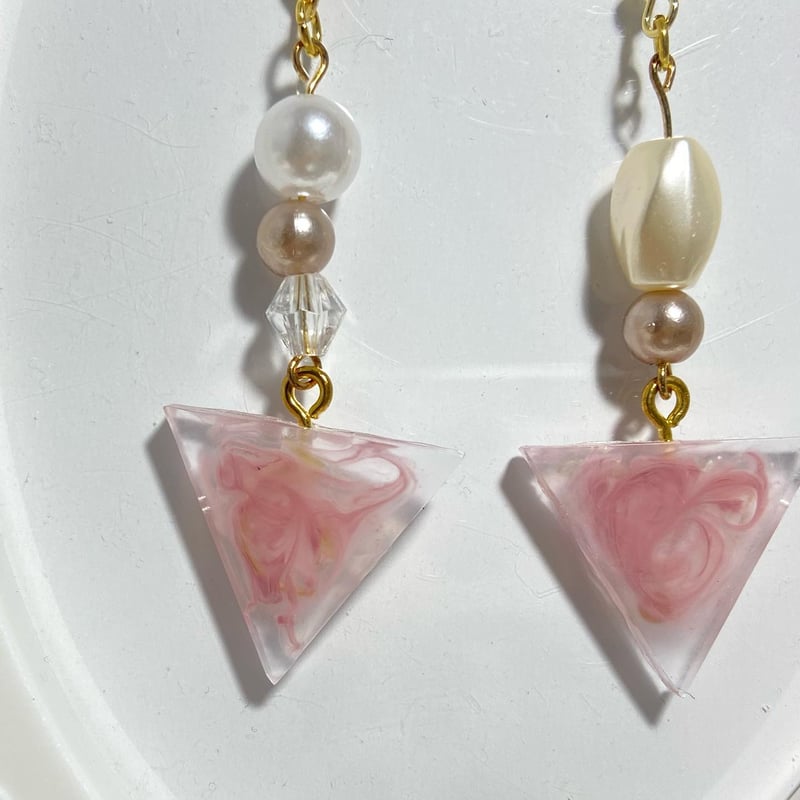 レジンピアス ピンク ビーズ シェル アシンメトリー【ハンドメイド