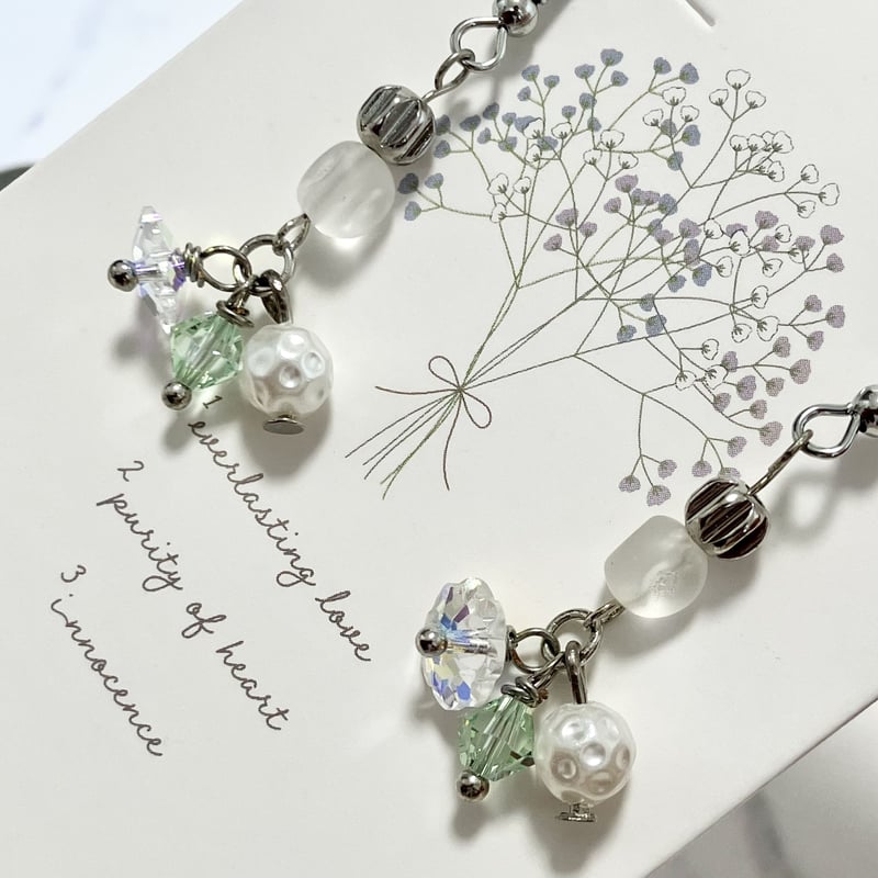 58.チェコビーズ ホワイト×グリーン シルバー フックピアス