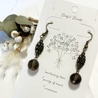 58.チェコビーズ ホワイト×グリーン シルバー フックピアス