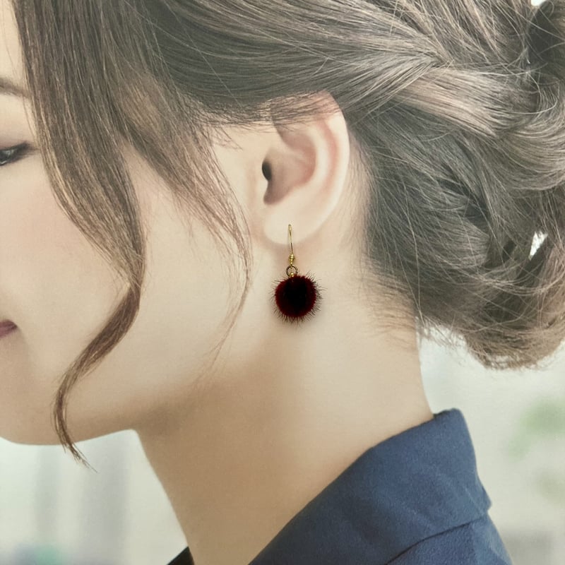 7.秋冬 ファー ボルドー×ゴールド フックピアス ハンドメイド | PEARL ROSE