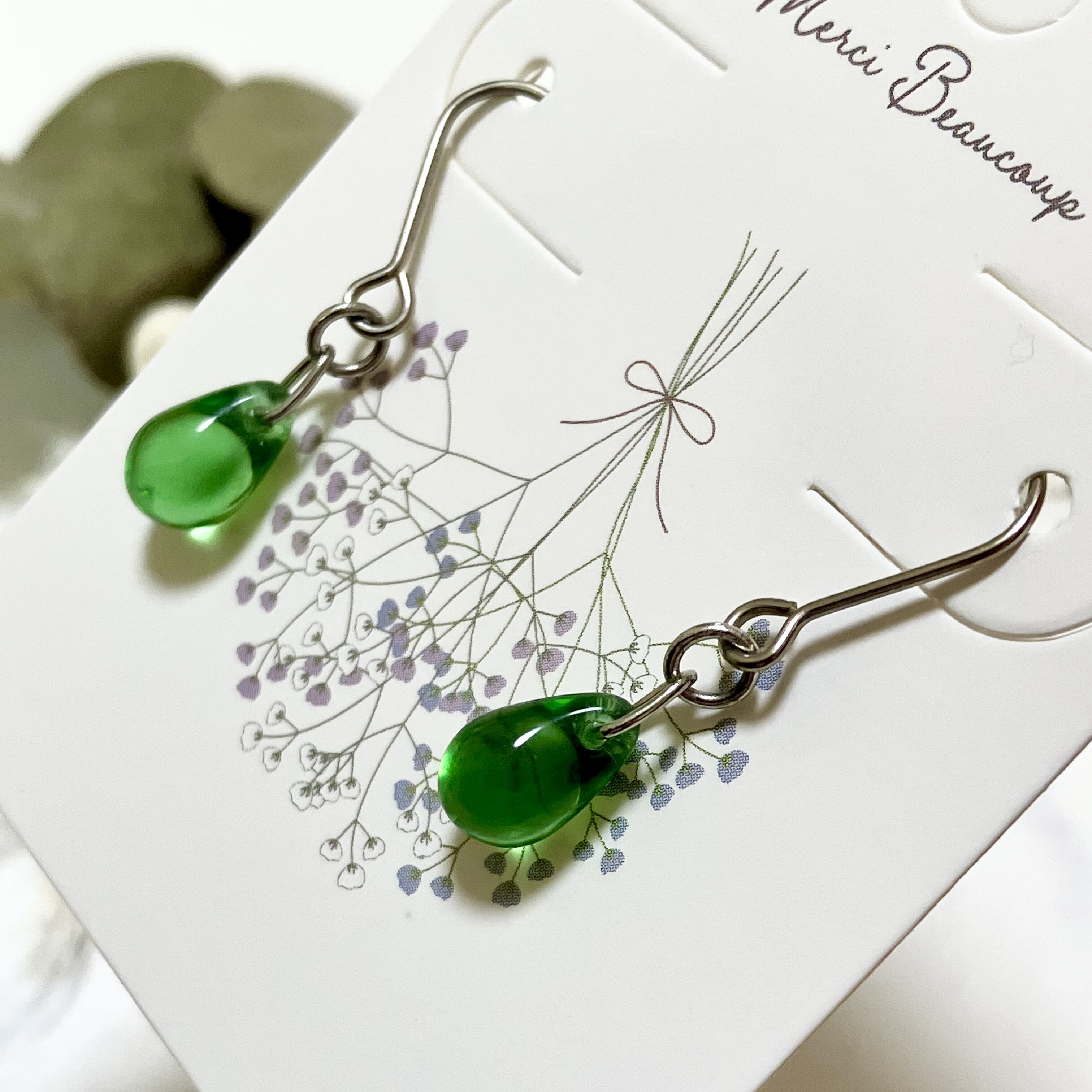 20.チェコビーズ リーフグリーン×シルバー フックピアス ハンドメイド