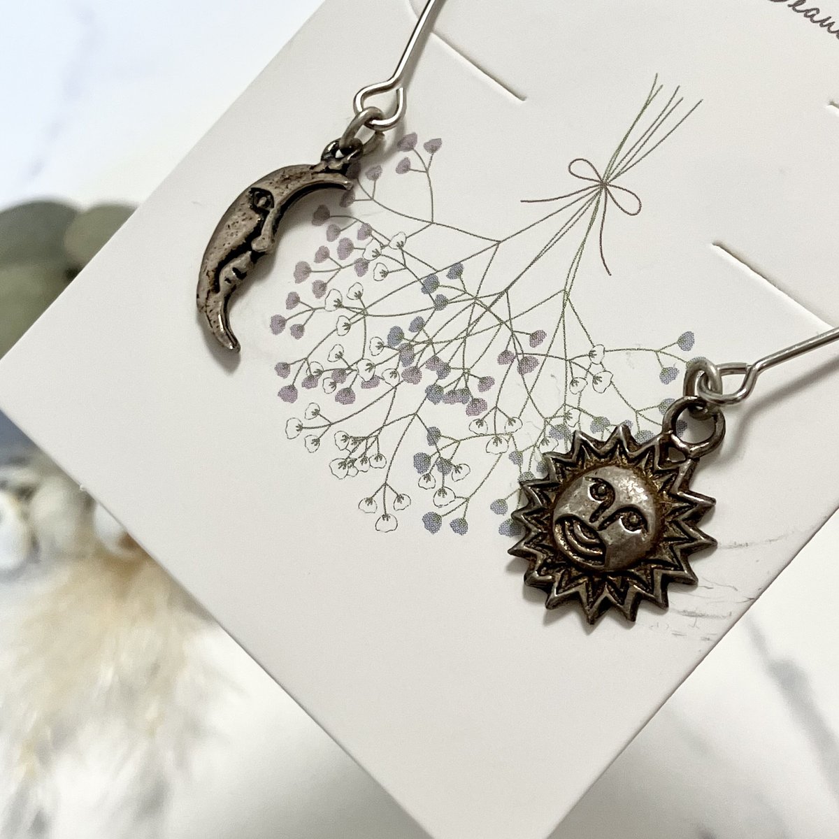 22.925シルバー アシメデザイン 月と太陽 フックピアス ハンドメイド