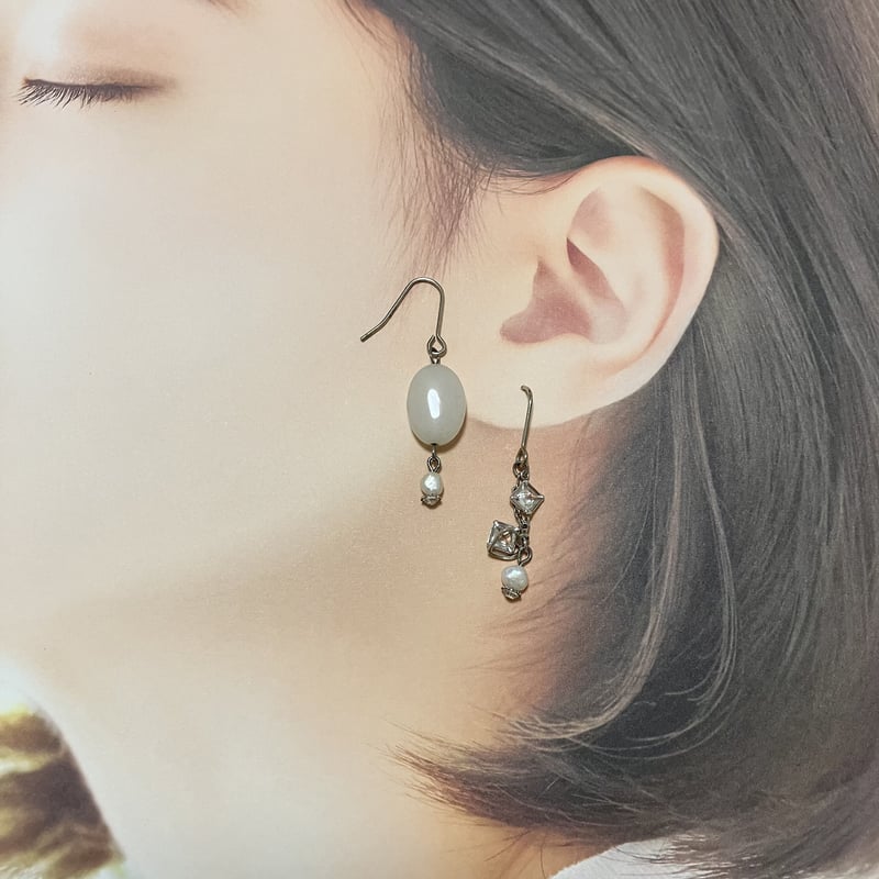 15.アシメデザイン 淡水パール ホワイト×シルバー フックピアス