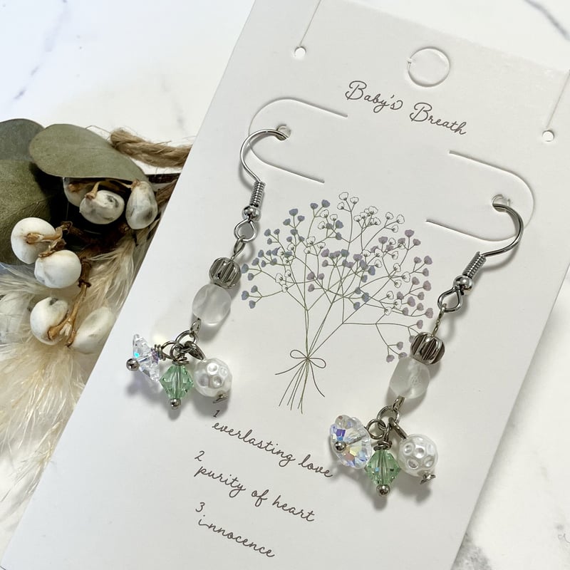 No.183 チェコビーズ 白のグラデーションピアス ハンドメイド グラデーション ガラスビーズ〈紫陽花〉イヤリング/ピアス 【紫