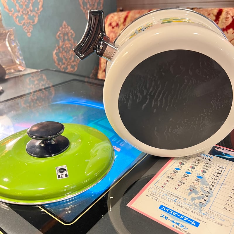 りんご柄が可愛い！ホーロー両手鍋 | アンティーク家具と喫茶