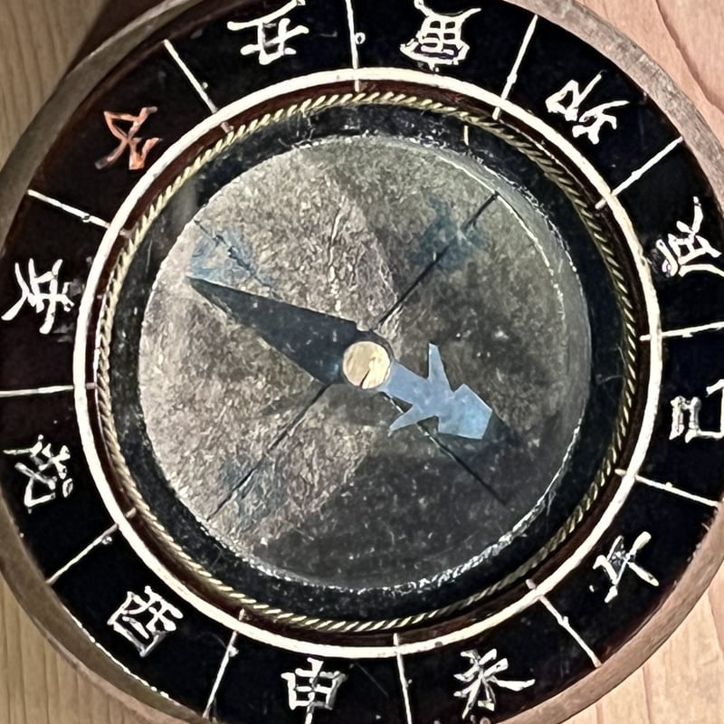 戦前の木製方位磁石 | アンティーク家具と喫茶キャバレーのネットショップ