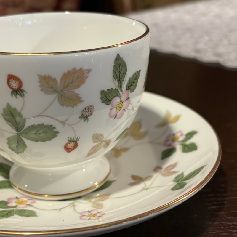 【美品】ワイルドストロベリー ティーカップ＆ソーサーと15cmソーサー ３セット WEDGWOOD ワイルド・ストロベリー ティーカップ&ソーサー