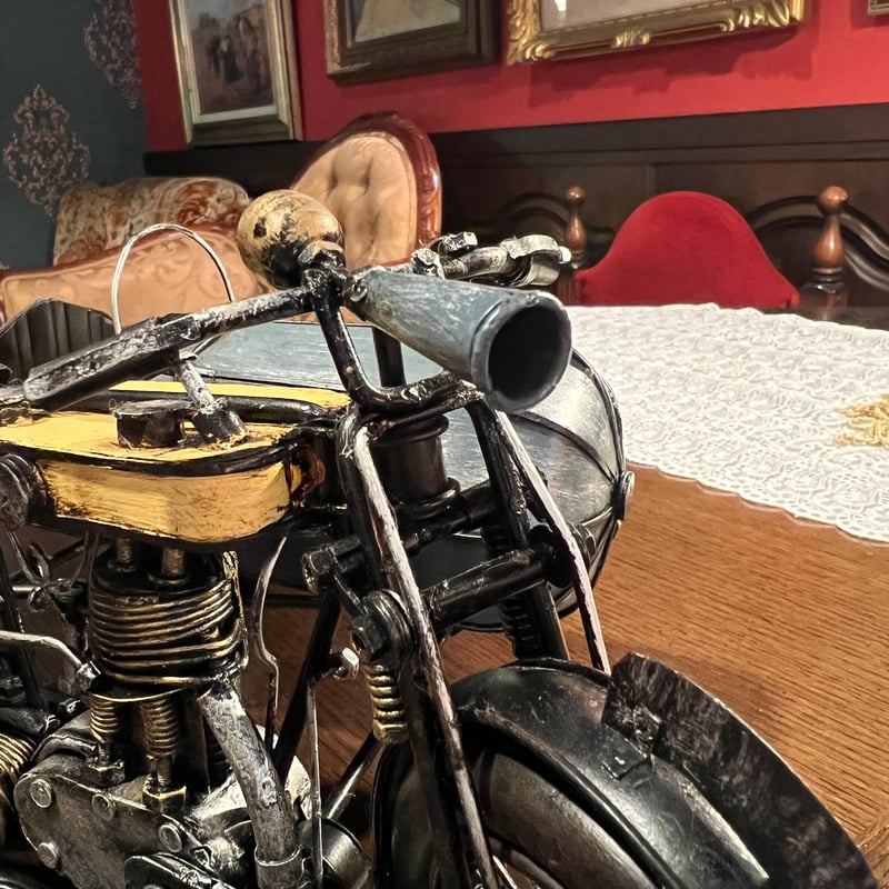 ブリキ製のサイドカー付きバイク | アンティーク家具と喫茶キャバレー