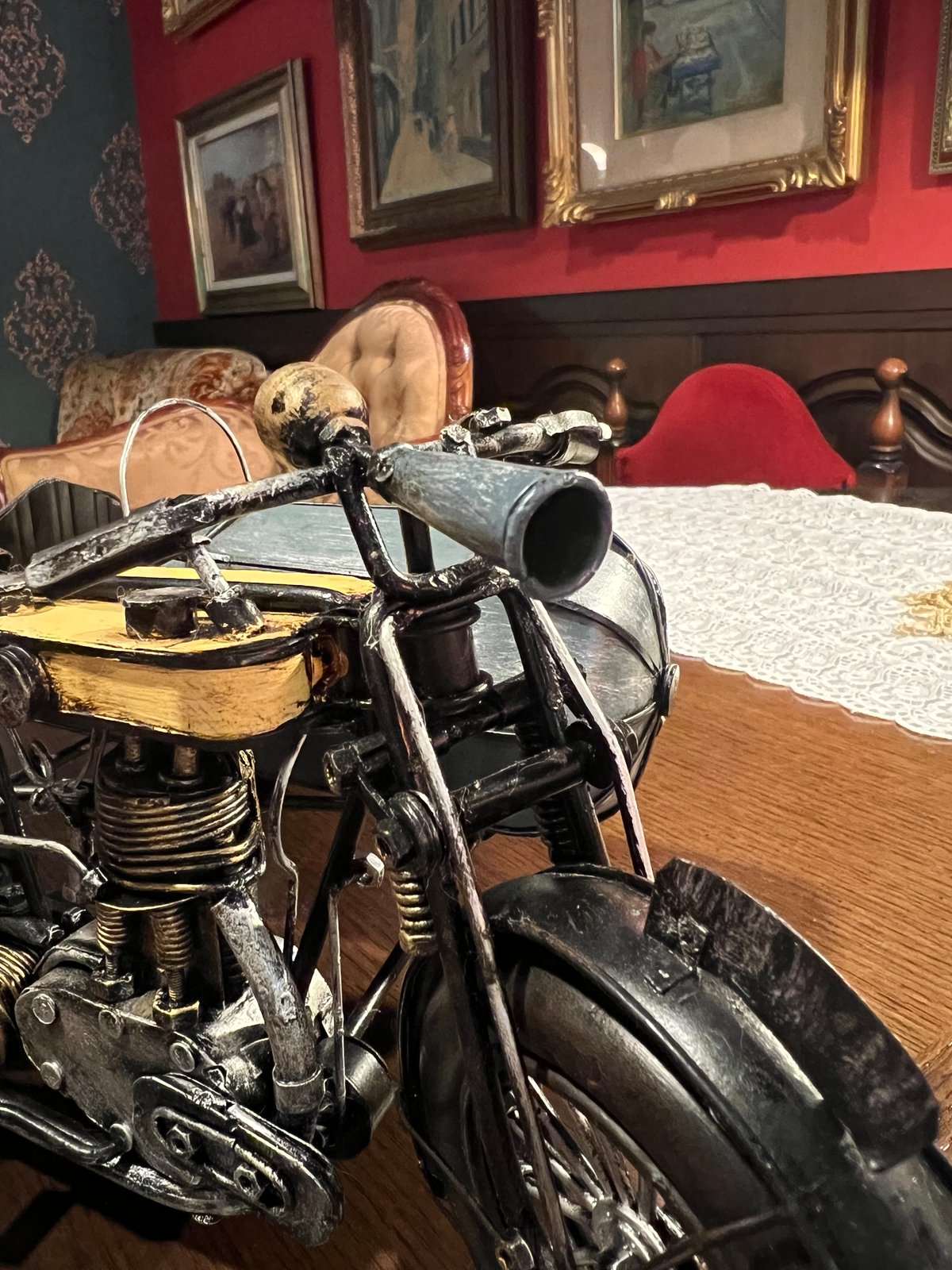 ブリキ製のサイドカー付きバイク | アンティーク家具と喫茶キャバレー