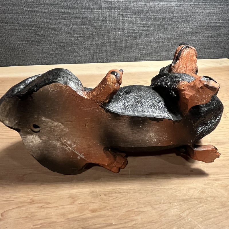 とにかく愛くるしい。。。黒のダックスフンドの置物 とにかく愛くるしい。。。黒のダックスフンドの置物