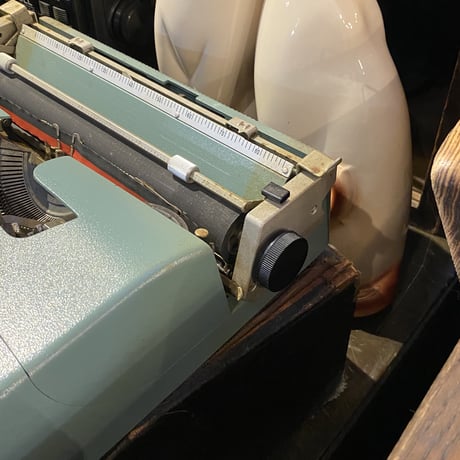 パソコン、ワープロ！いや、タイプライターでしょ！olivetti lettera 32 オリベッティ