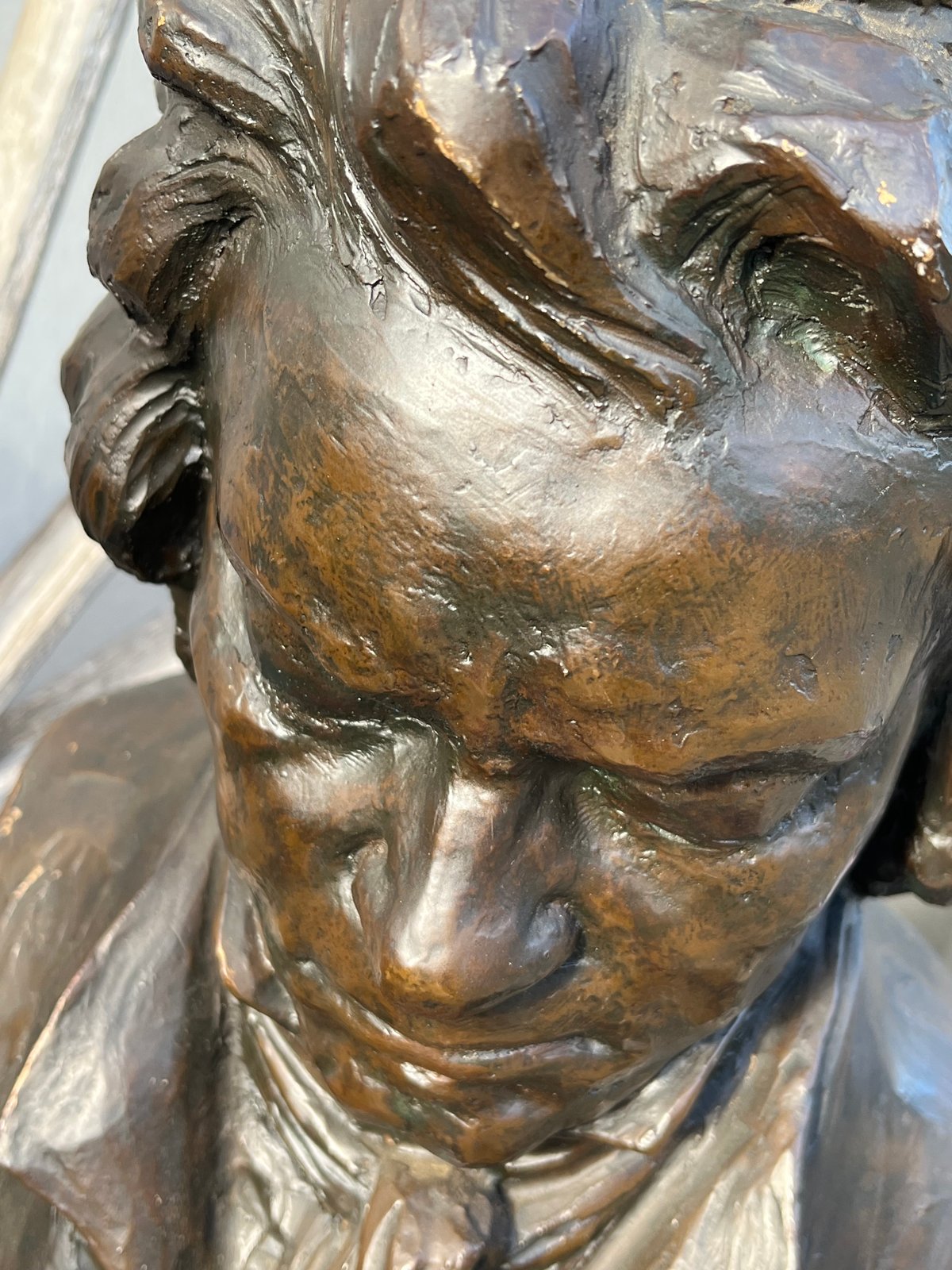 音楽室にあったベートーヴェン像 | アンティーク家具と喫茶キャバレー